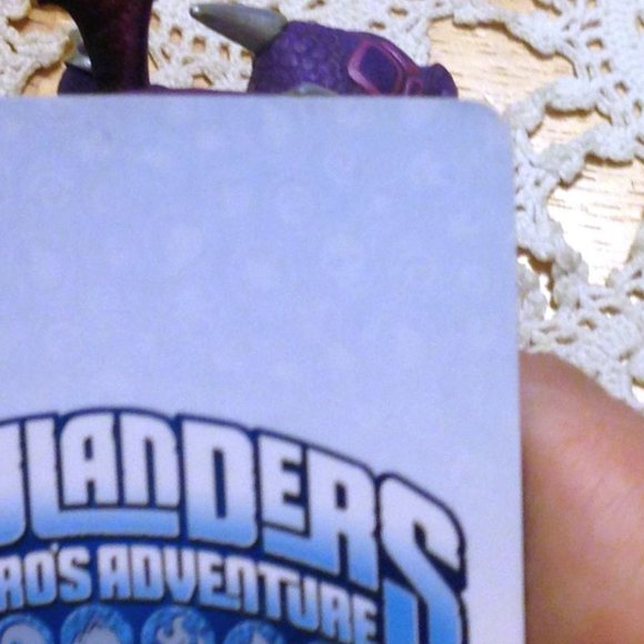 Skylanders Spyro’s Adventure Cynder Figure plus collector's card - Picture 9 of 9
